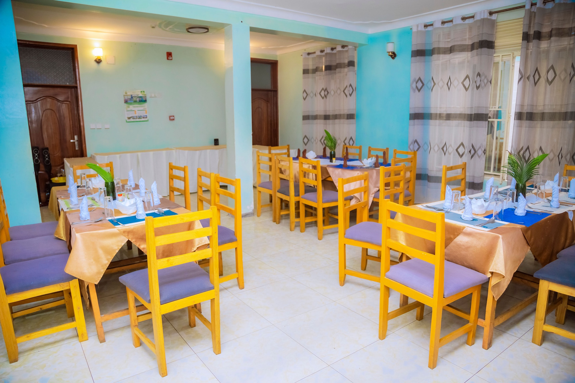 Bar & Restaurant - Thumbnail 4