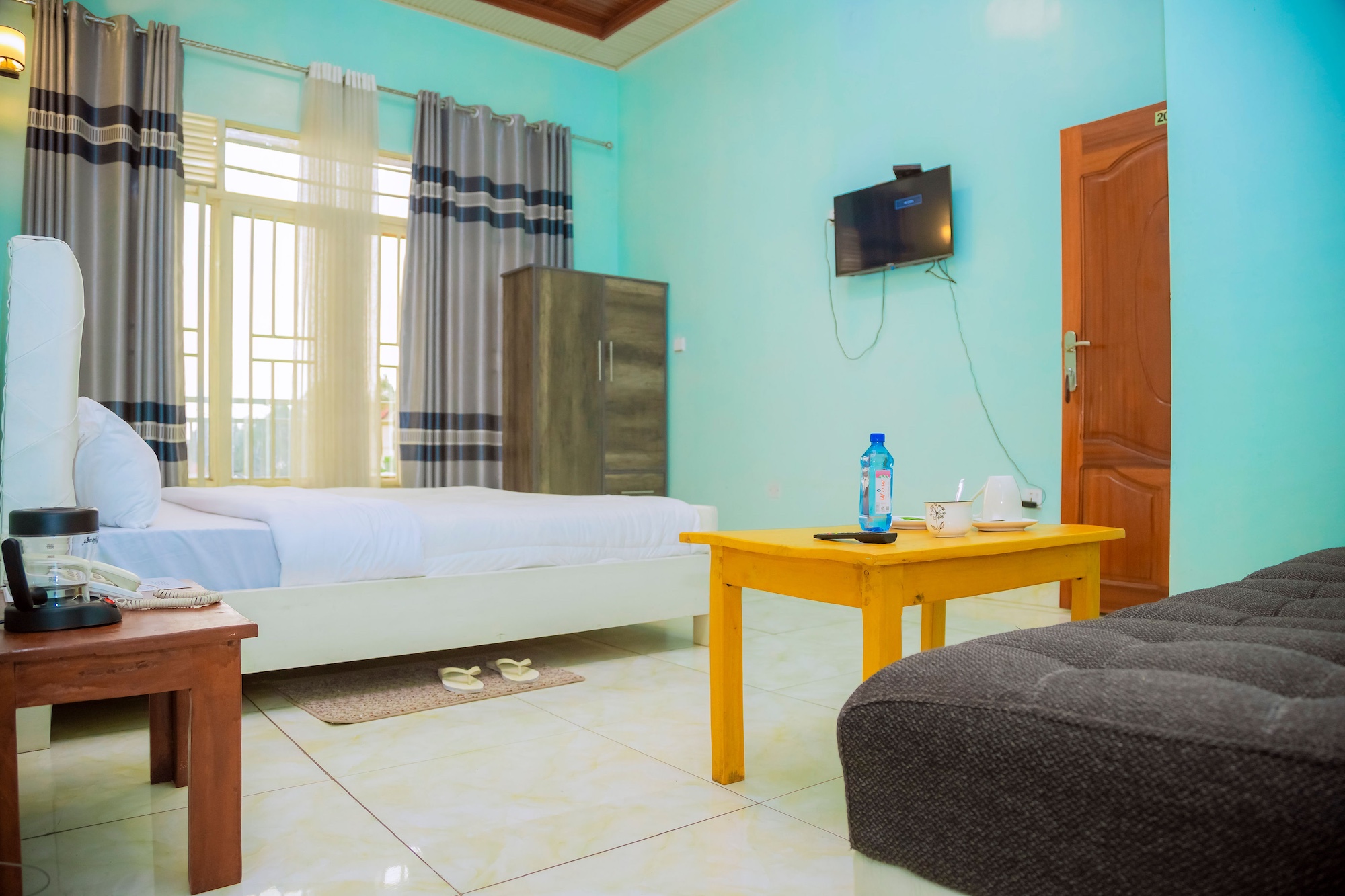 Family Room - Thumbnail 3